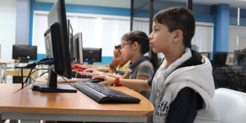 Cinco consejos para que los niños naveguen de forma segura en internet: cuatro juegos