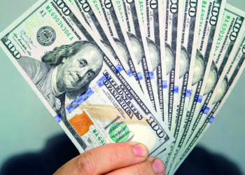 Los empleados argentinos prefieren cobrar sus salarios en dólares