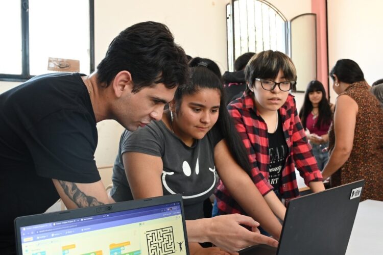 Más de 15.000 aportes sobre educación en la consulta popular