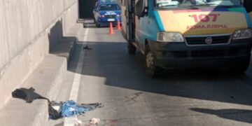 Intentó robar una moto, saltó al túnel de Plaza España para escapar y fue atropellado por un colectivo