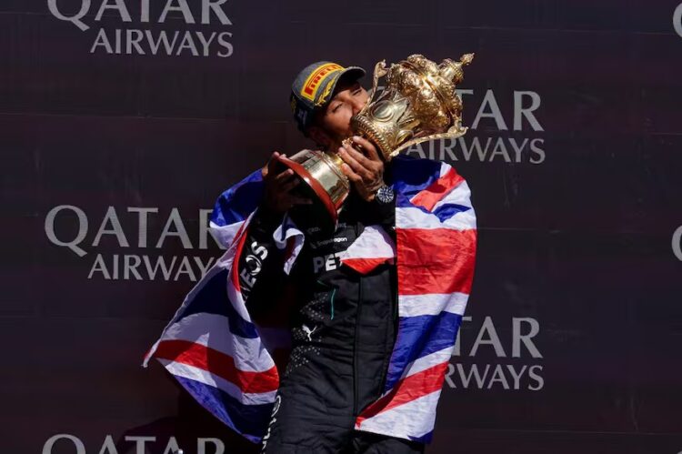 Hamilton rompió el hechizo y se coronó en Gran Bretaña