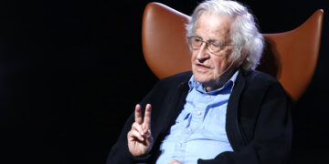 Noam Chomsky, un pensamiento imprescindible para comprender América latina