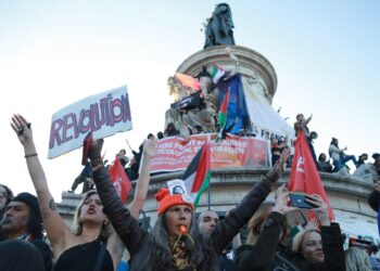 La izquierda dio el batacazo y frenó al partido de Le Pen