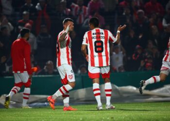 Instituto superó a Independiente y se subió a la punta