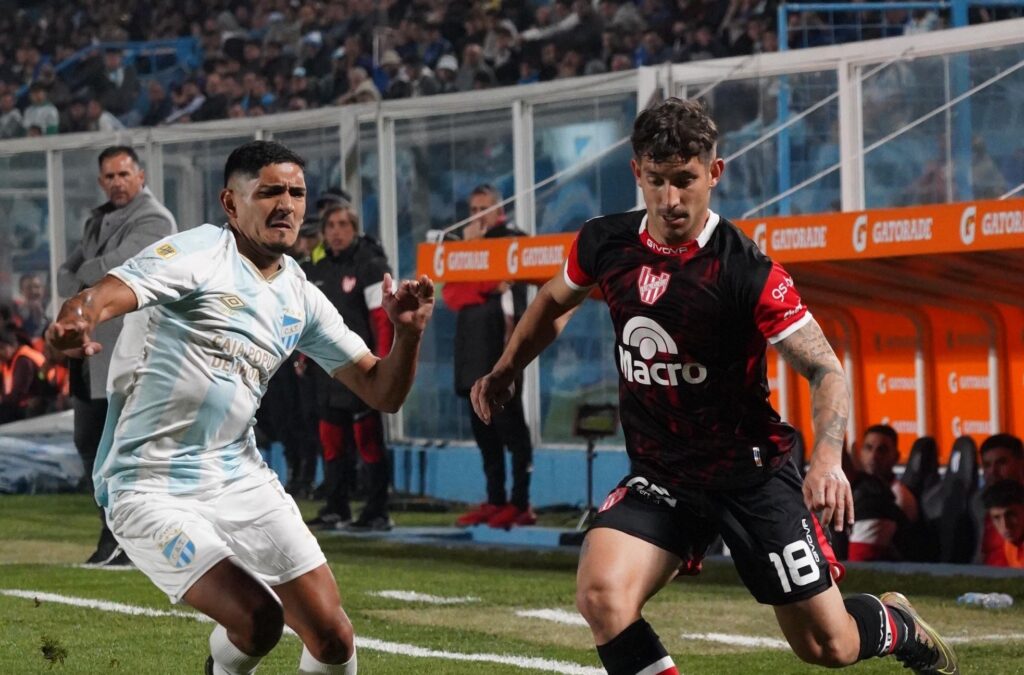 Instituto lo perdió sobre el final en Tucumán