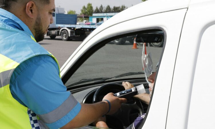 Qué hay que llevar en el auto al salir a la ruta para evitar multas de tránsito