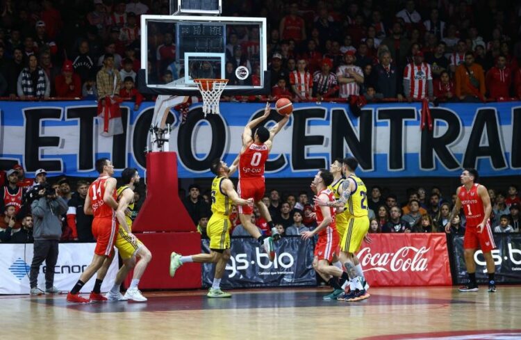 Boca ganó y dejó a la Gloria contra las cuerdas