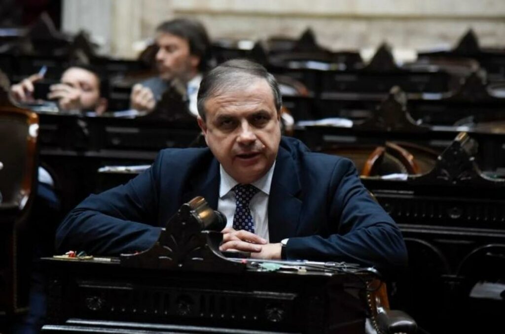 Buscan penar la publicación de fotos modificadas con IA