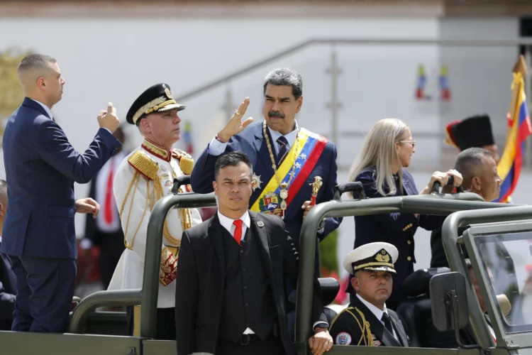 Antes de los comicios, Maduro buscar el apoyo de militares