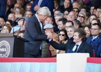 Sin dar fechas, Milei prometió desde La Rural que eliminará las retenciones