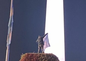 Murió un hincha de la selección al caer de un cartel en la zona del Obelisco