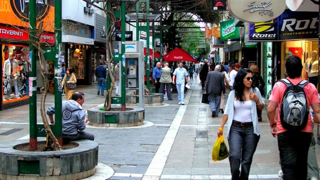 Cómo funcionarán los comercios de Córdoba durante el 6 y 9 de julio