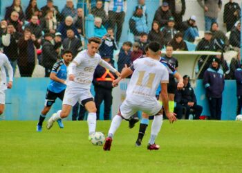Racing cayó como local