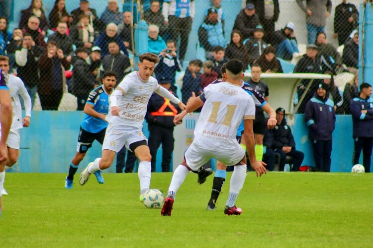 Racing cayó como local