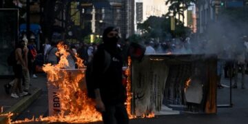 Crece la tensión en Venezuela: manifestaciones violentas, dos muertos y más de 40 detenidos