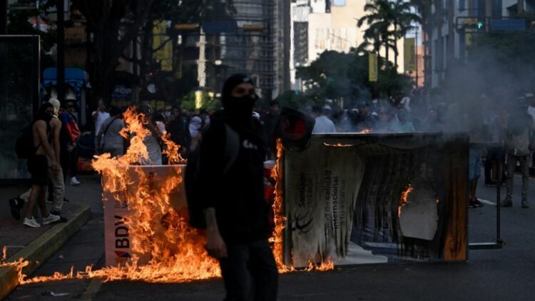 Crece la tensión en Venezuela: manifestaciones violentas, dos muertos y más de 40 detenidos