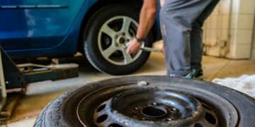Bridgestone amaga con el despido de 350 operarios