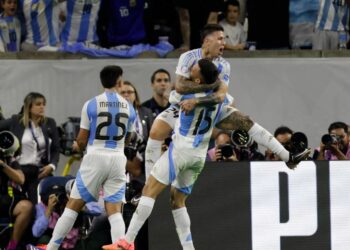 Argentina sufrió, pero avanzó a semis por penales en la Copa América