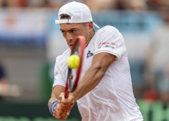 Báez y Navone, eliminados de Wimbledon en primera ronda