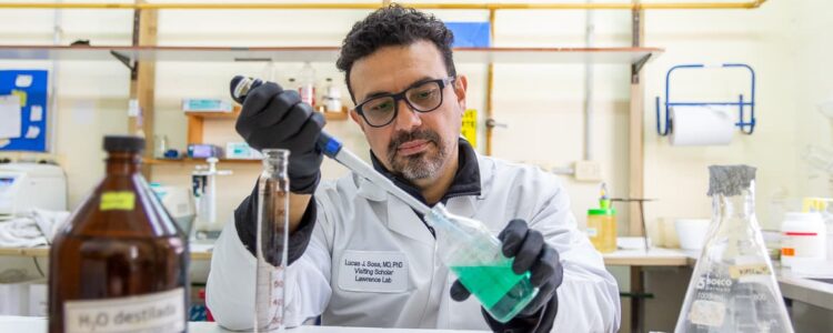 Lucas Sosa, investigador de la Facultad de Ciencias Químicas.