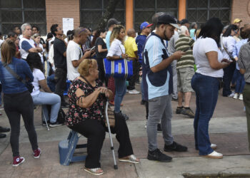 Cerraron los comicios en Venezuela y crece la expectativa por el conteo de votos