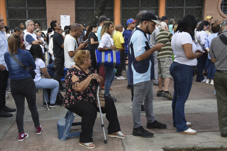 Cerraron los comicios en Venezuela y crece la expectativa por el conteo de votos