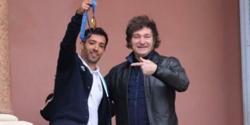 Milei recibió en la Casa Rosada a José «Maligno» Torres y salieron al balcón presidencial