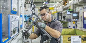 La actividad económica creció un 0,8% en julio pero sigue por debajo del nivel de 2023