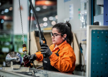 La actividad económica bajó 3,2% en el primer semestre del año