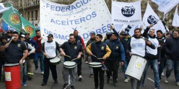 Ante la falta de acuerdo salarial, aceiteros de todo el país iniciaron un paro sorpresivo