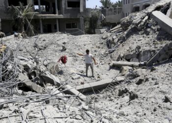 Al menos cien palestinos murieron tras un ataque aéreo israelí a una escuela de Gaza