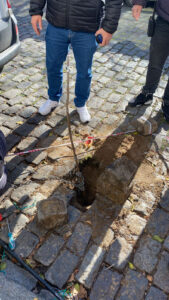 Descubren un túnel de casi tres metros hecho para robar un banco: las fotos