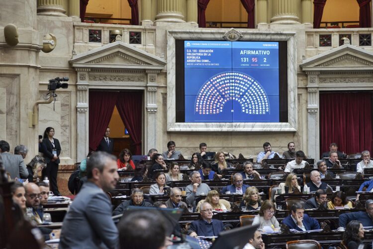 Con 131 votos, Diputados aprobó el proyecto que declara a la educación como servicio esencial