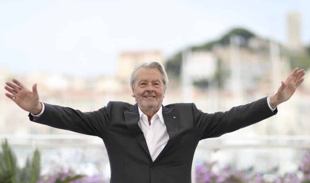 Macron despidió a Alain Delon con un conmovedor mensaje: "Era un monumento francés"