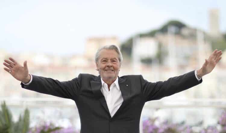 Macron despidió a Alain Delon con un conmovedor mensaje: "Era un monumento francés"