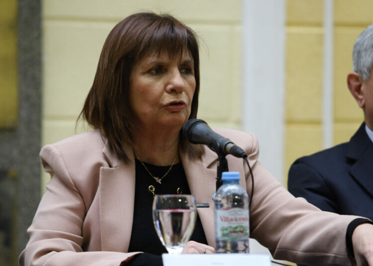 Bullrich desmintió haber autorizado la visita de los diputados libertarios a represores