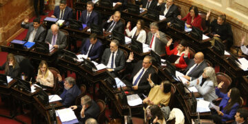 El Senado aprobó retrotraer los aumentos de las dietas y congelar esos haberes hasta diciembre