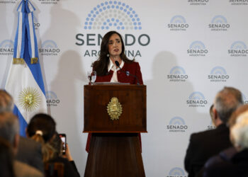 Villarruel rechazó el pedido del bloque libertario para expulsar a Paoltroni