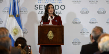 Villarruel rechazó el pedido del bloque libertario para expulsar a Paoltroni