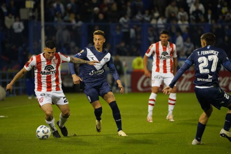 Instituto perdió ante Vélez