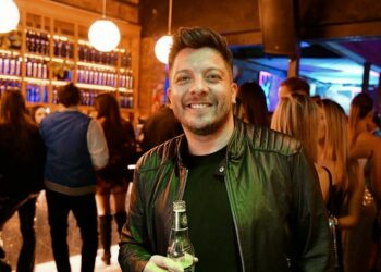 El colectivo de Damián Córdoba chocó contra una camioneta cuando volvían de San Juan