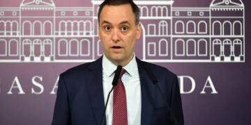 Adorni dijo que Milei podría vetar la ley de financiamiento a las universidades