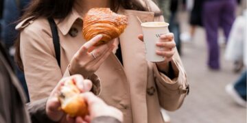 En el centro de Córdoba, las cafeterías de especialidad se reúnen en la tercera edición de «Cafezazo»