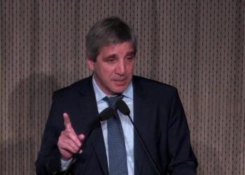 Caputo aseguró que aún no están dadas las condiciones para salir del cepo cambiario