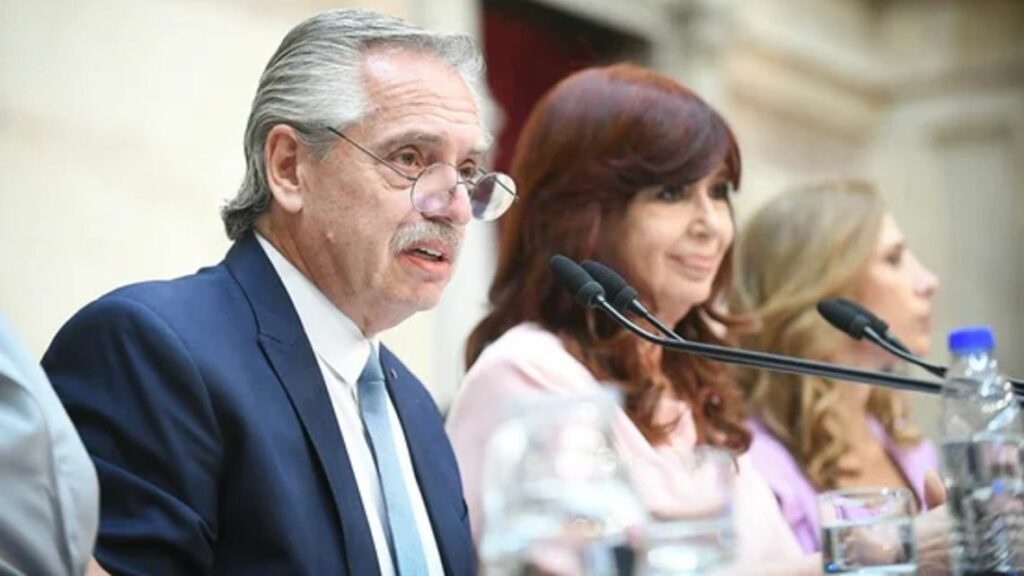 Cristina Kirchner, sobre la denuncia de Yañez contra Alberto Fernández: “Las fotos delatan lo más sórdido y oscuro de la condición humana”