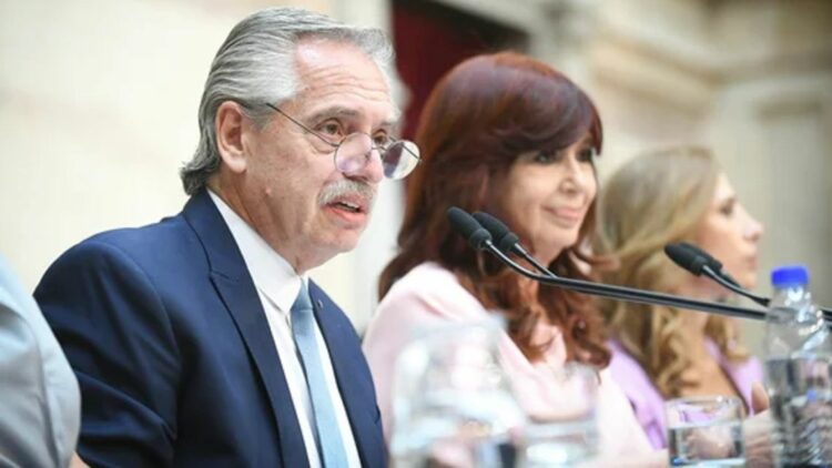 Cristina Kirchner, sobre la denuncia de Yañez contra Alberto Fernández: “Las fotos delatan lo más sórdido y oscuro de la condición humana”