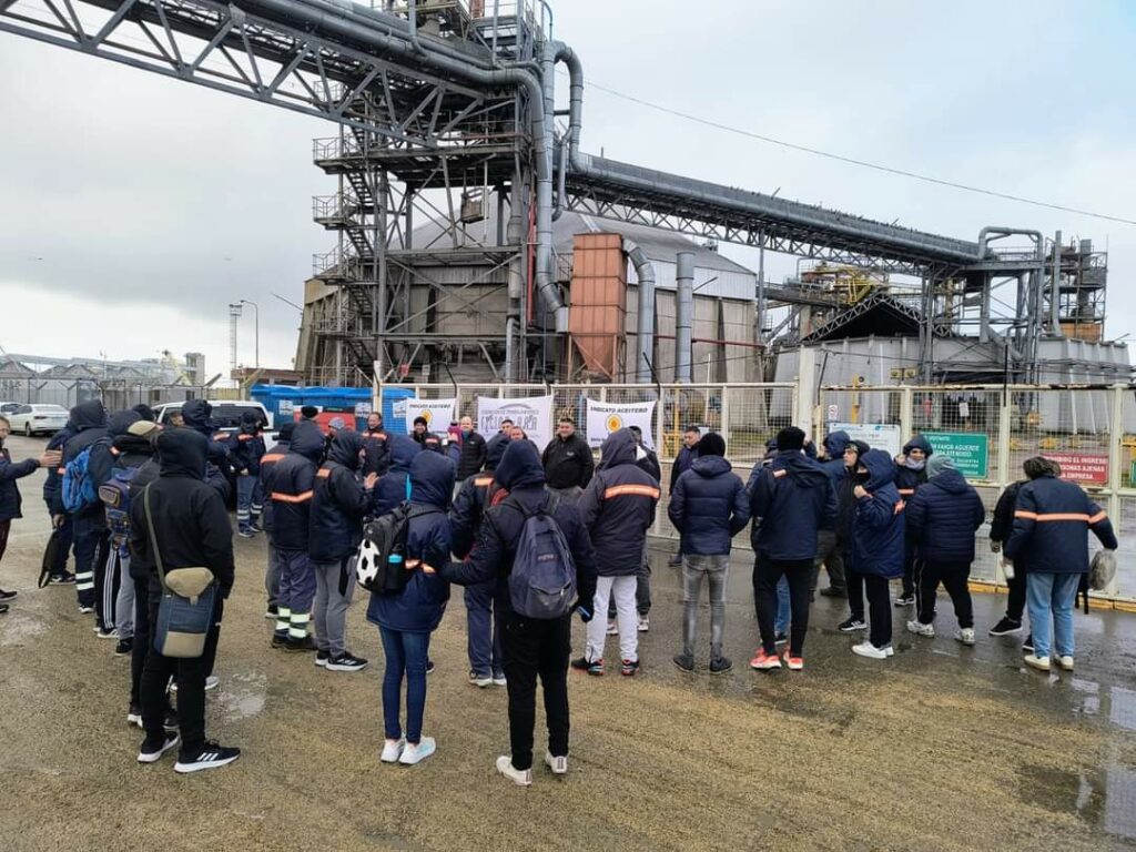 El Gobierno dictó la conciliación obligatoria en el conflicto de los aceiteros El Gobierno dictó la conciliación obligatoria en el conflicto de los aceiteros