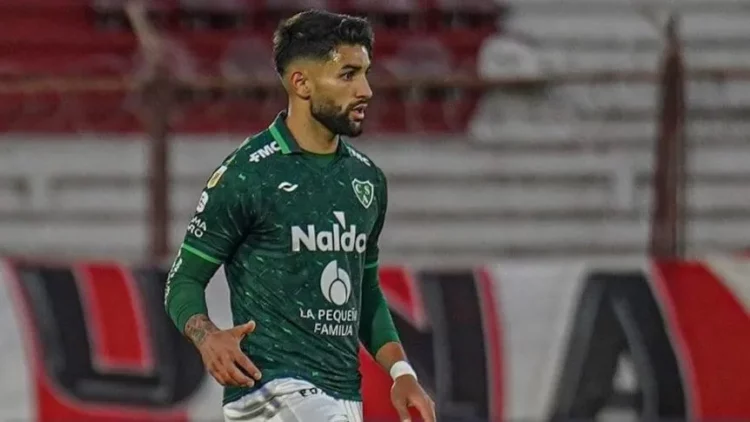 Franco Paredes, jugador de Sarmiento pretendido por el Pirata.