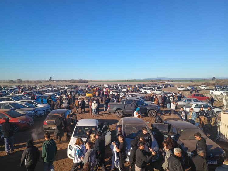 Desarticularon una masiva fiesta clandestina: más de 5.000 personas y varias drogas incautadas