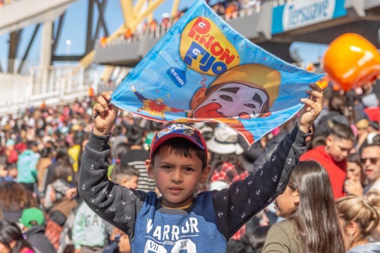 Más de 45.000 personas celebraron el Día de las Infancias en el Kempes con música, sorteos y actividades
